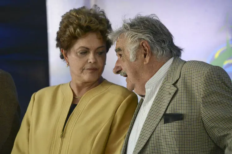 
	A presidente Dilma Rousseff e o ex-presidente uruguaio Jos&eacute; Mujica
 (Carlos Pazos/Reuters)