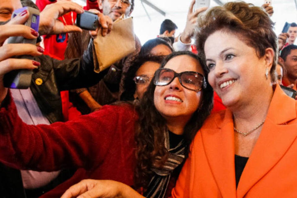 Dilma aposta que brasileiro vai comprar cervejinha e torcer
