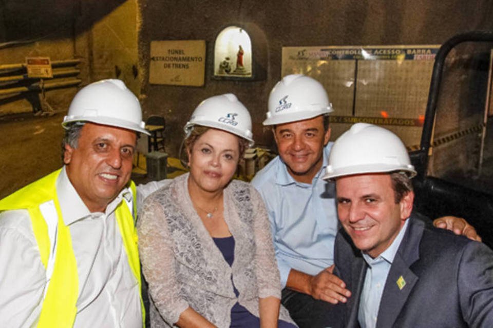 Em visita ao Rio, Dilma elogia Cabral e aliados do PMDB