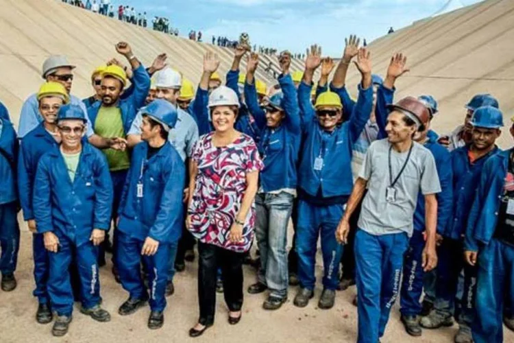 
	Dilma visita obra da transposi&ccedil;&atilde;o do rio S&atilde;o Francisco: a previs&atilde;o de conclus&atilde;o da obra ficou para 2015
 (Roberto Stuckert Filho/PR)