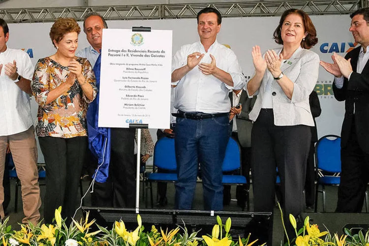 
	Kassab e Dilma durante evento do Minha Casa, Minha Vida: ser&atilde;o entregues 1.237 casas em Catanduva, 754 em Araraquara, 448 em Araras e 116 em Mau&aacute;
 (Roberto Stuckert Filho/PR)