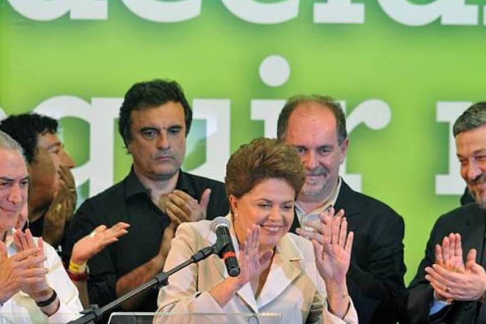 Anúncio de ministérios será em bloco, diz Dilma