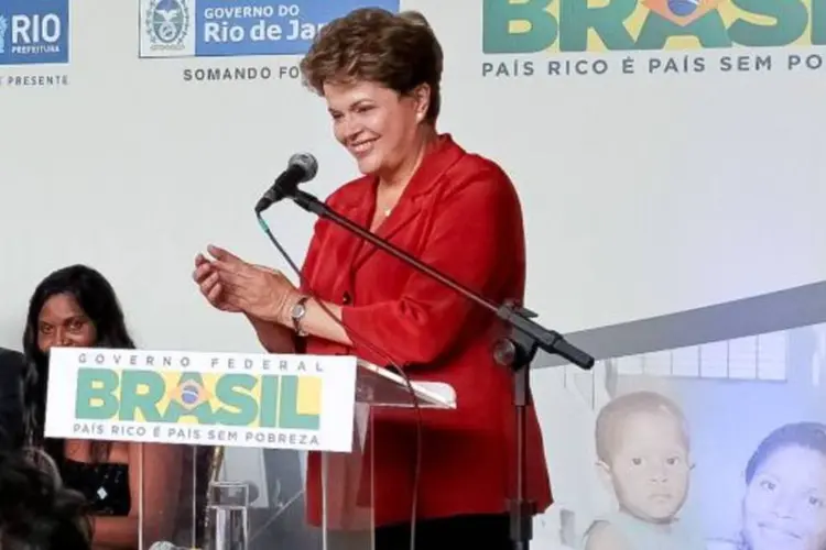 Dilma Rousseff durante cerimônia de comemoração de 1,5 milhão de beneficiados pelo Plano Brasil sem Miséria por meio da integração dos programas Renda Melhor, Cartão Família Carioca e Bolsa Família (Roberto Stuckert Filho/Presidência da República)