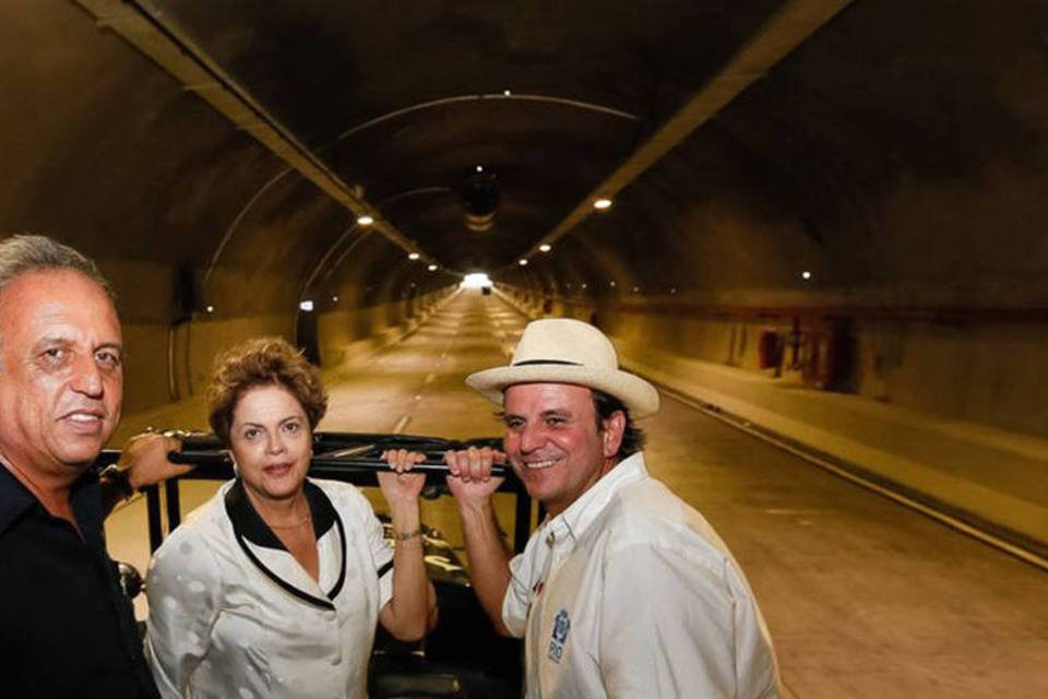 Dilma recebe no Rio solidariedade de Pezão e Paes