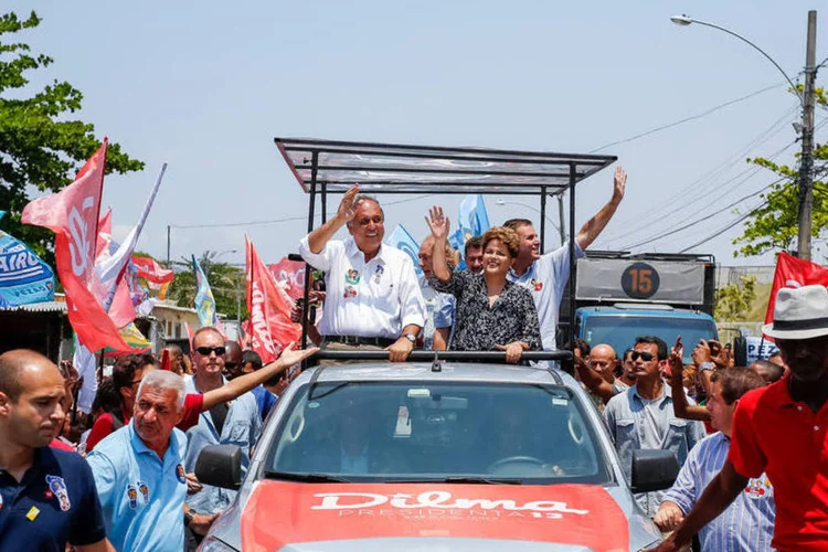 Dilma Rousseff faz carreata em Padre Miguel ao lado de Luiz Fernando Pezão (Ichiro Guerra/ Dilma 13)
