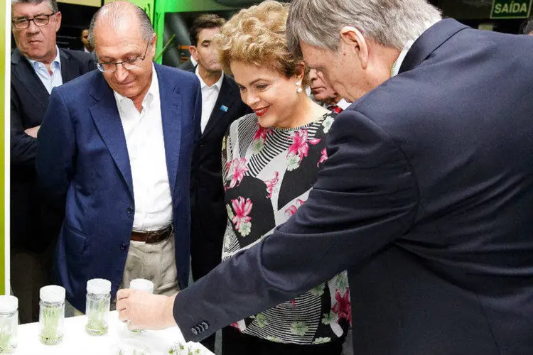 
	Dilma Rousseff durante cerim&ocirc;nia de inaugura&ccedil;&atilde;o do Laborat&oacute;rio de Biotecnologia Agr&iacute;cola do Centro de Tecnologia Canavieira, em Piracicaba
 (Roberto Stuckert Filho/ PR/Fotos Públicas)