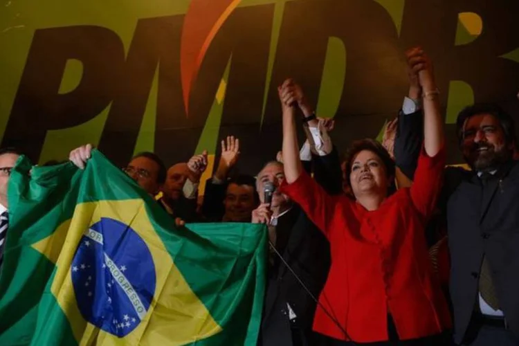 
	Dilma em conven&ccedil;&atilde;o nacional do PMDB: partido quer antecipar discuss&atilde;o sobre sa&iacute;da da base aliada do governo para dia 29.
 (Fabio Rodrigues Pozzebom/Agência Brasil)