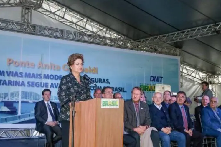 
	Dilma Rousseff durante Cerim&ocirc;nia de Inaugura&ccedil;&atilde;o da Ponte Anita Garibaldi
 (Roberto Stuckert Filho/PR)