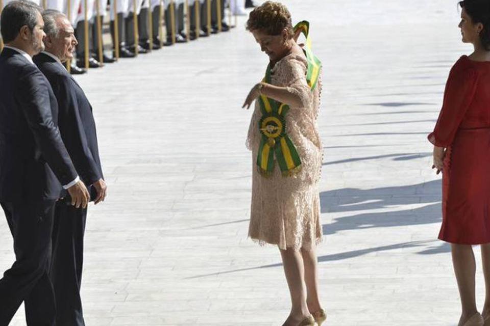 Cunha tira pedidos de impeachment contra Dilma da gaveta