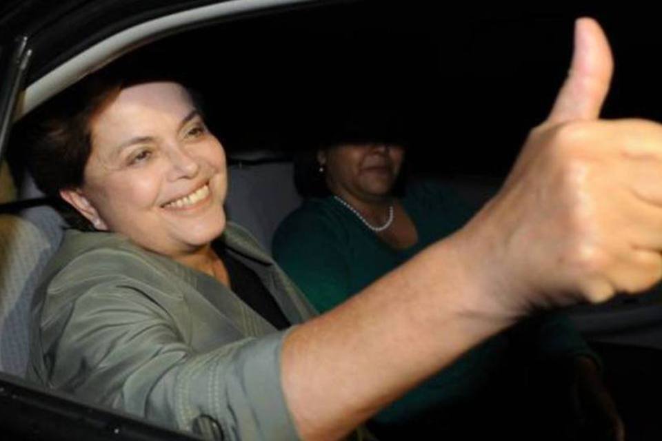 Dilma volta ao Twitter e diz que anda 'muito ocupada'
