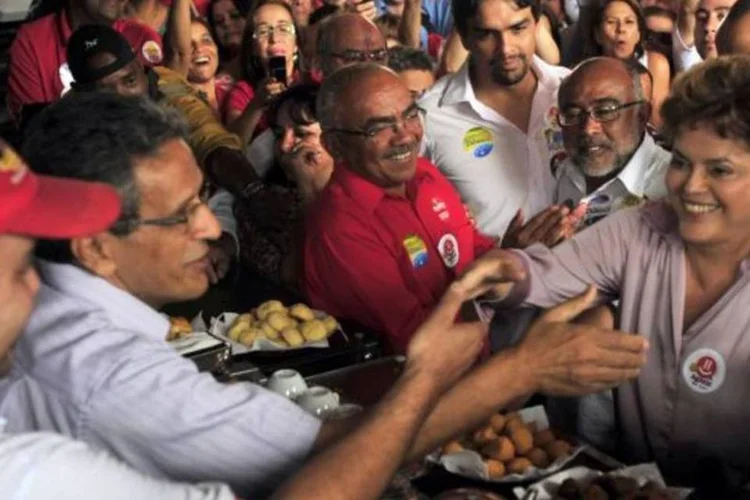 Dilma, nos braços do povo, será a primeira mulher a subir a rampa do Planalto (ARQUIVO/AGÊNCIA BRASIL)