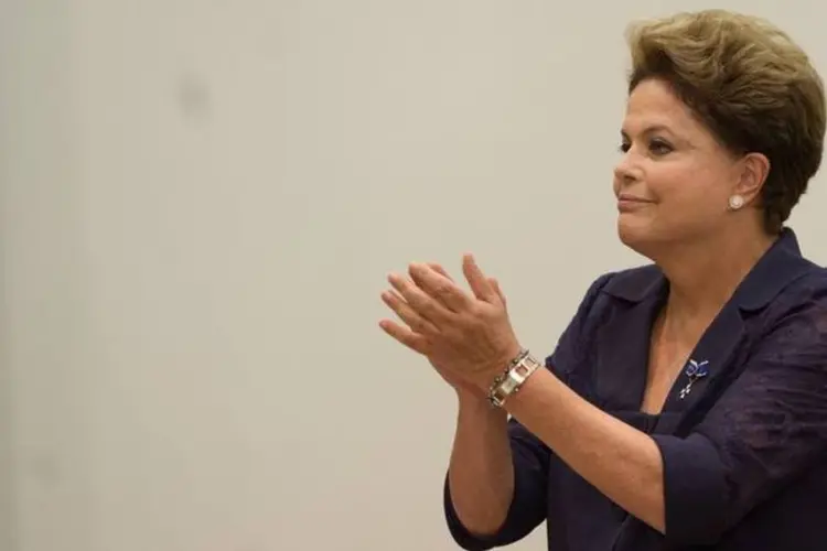 
	Dilma Rousseff: de acordo com o PSDB, Dilma convocou cadeia de r&aacute;dio e TV em hor&aacute;rio nobre para fazer proselitismo de seu governo
 (Jose Cruz/Agência Brasil)