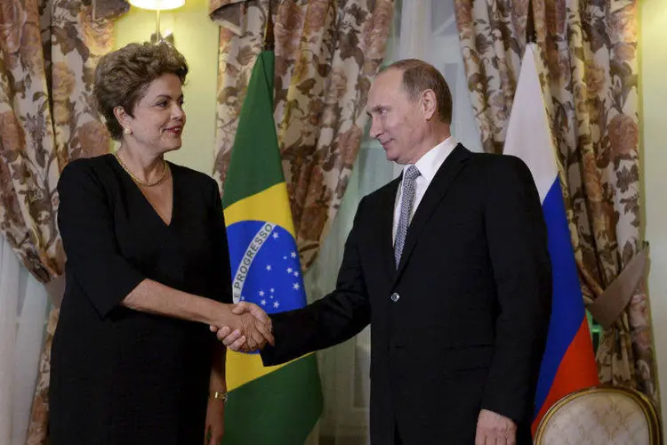 
	A presidente Dilma Rousseff cumprimenta o presidente da R&uacute;ssia, Vladimir Putin, em encontro dos Brics
 (BRICS/SCO Photohost/RIA Novosti)