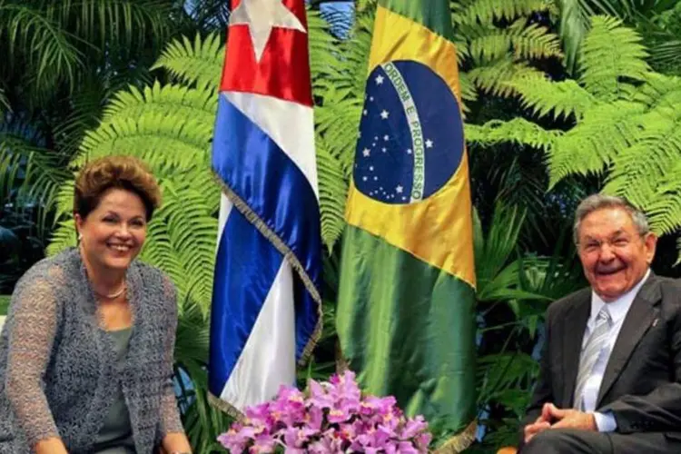 Dilma e Raul Castro: ela disse que não vai debater a questão dos direitos humanos na ilha (Roberto Stuckert Filho/PR)