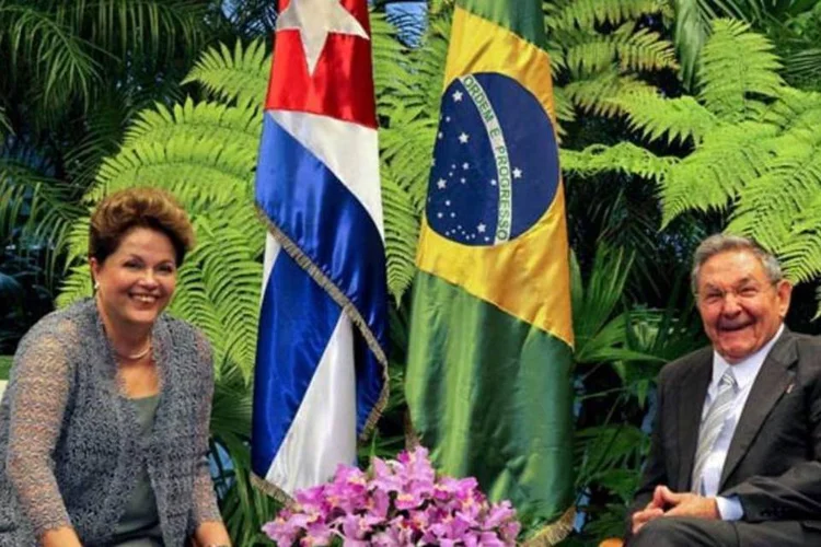 Dilma e Raul Castro: ela disse que não vai debater a questão dos direitos humanos na ilha (Roberto Stuckert Filho/PR)
