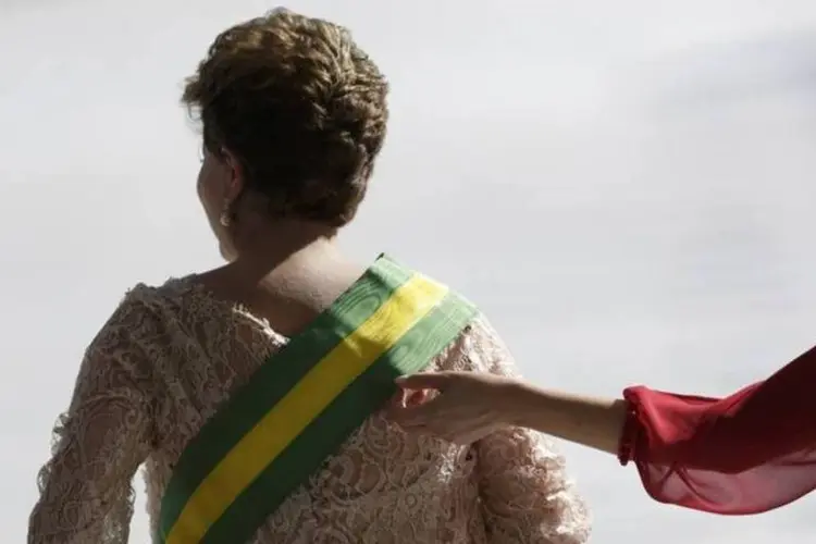 Dilma recebe a faixa (Ueslei Marcelino/Reuters)