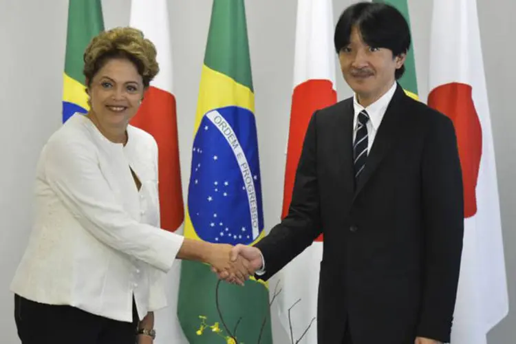 
	Dilma recebe o pr&iacute;ncipe Akishino do Jap&atilde;o, no Pal&aacute;cio do Planalto: o encontro estava marcada para come&ccedil;ar &agrave;s 11 horas, teve in&iacute;cio apenas &agrave;s 11h20
 (José Cruz/Agência Brasil)
