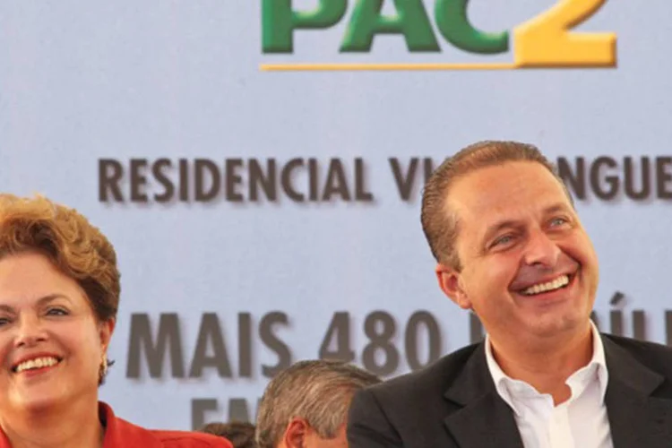 Dilma Rousseff com o governador Eduardo Campos: embora Eduardo Campos seja aliado do PT no âmbito nacional, lançou candidato no Recife (Roberto Stuckert Filho/PR)