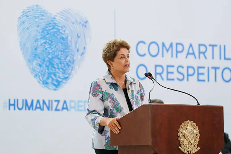 Dilma: "redes sociais têm sido palco de manifestações de caráter ofensivo, preconceituoso", disse (Roberto Stuckert Filho/PR)