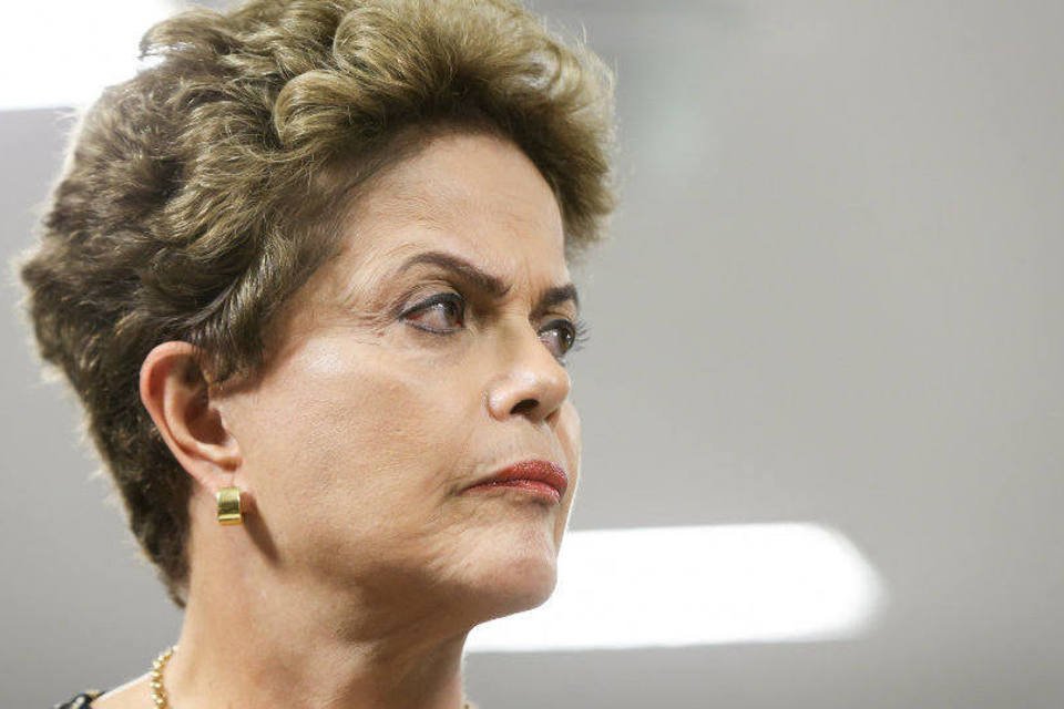 Protesto contra Dilma reúne cerca de 500 pessoas em Recife