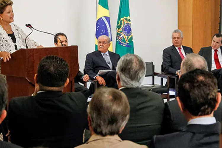 Dilma Rousseff durante assinatura dos contratos de concessão das rodovias BR 163-MT, BR 163-MS e BR 040-DF, GO e MG (Roberto Stuckert Filho/PR)