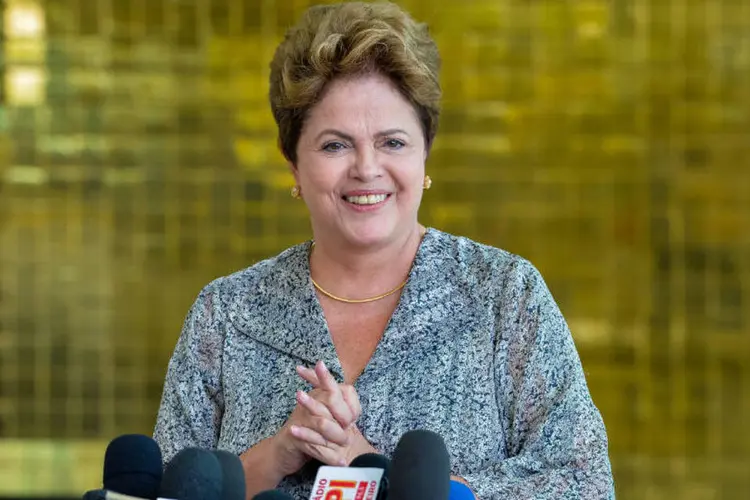 
	Dilma Rousseff: &quot;Brasil est&aacute; na defensiva em rela&ccedil;&atilde;o &agrave; crise internacional, protegendo emprego, sal&aacute;rio e investimentos&quot;
 (Cadu Gomes/Dilma 13)