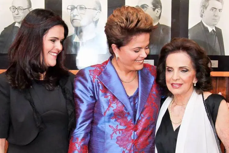 Dia das mães: Dilma publicou uma foto com a filha, Paula e com a mãe, Dilma Jane (Divulgação/Facebook de Dilma Rousseff)