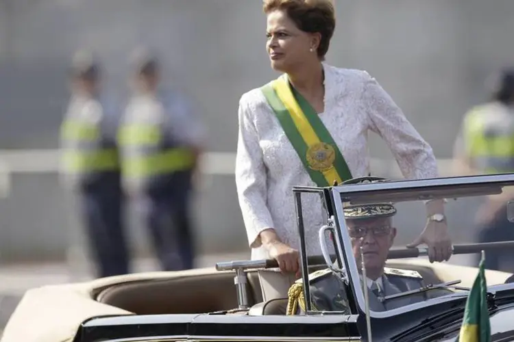 
	&quot;Todos n&oacute;s que podemos cair temos que ser solid&aacute;rios, no sentido amplo da palavra&quot;, disse Dilma, em conversa descontra&iacute;da
 (REUTERS/Ueslei Marcelino)