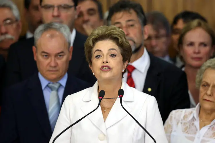 
	Dilma Rousseff discursa ap&oacute;s ser afastada do cargo: o jornal americano teme pelo democracia jovem do Brasil
 (Adriano Machado/Reuters)