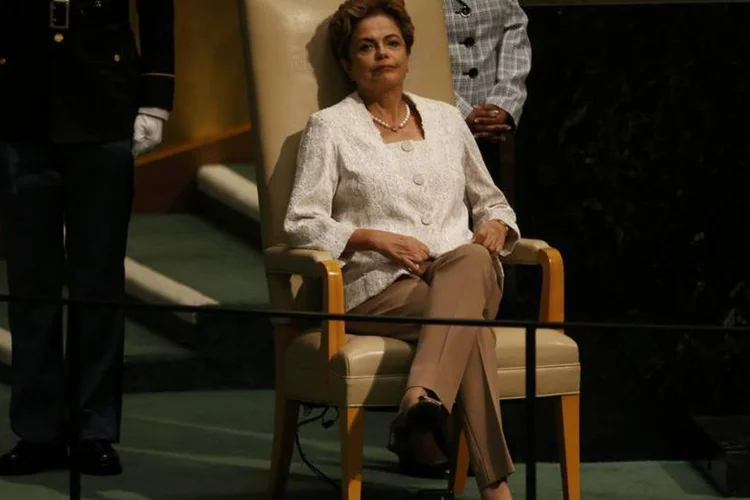 
	Dilma Rousseff: segundo assessores que acompanharam o encontro, Dilma e Tsipras conversaram como dois economistas ao falar do cen&aacute;rio econ&ocirc;mico mundial
 (Dilma Rousseff aguarda para discursar na abertura da Assembleia Geral das Nações Unidas em 28/09/2015)