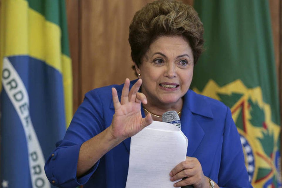 Dilma sanciona lei que reduz meta do superávit para 2014