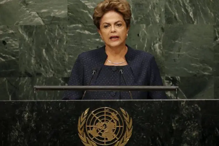 
	Dilma Rousseff durante discurso na Assembleia Geral da ONU: a presidente destacou a crise dos refugiados na Europa, condenou o Estado Isl&acirc;mico e pediu ainda o livre tr&acirc;nsito de pessoas pelo mundo
 (Mike Segar/Reuters)