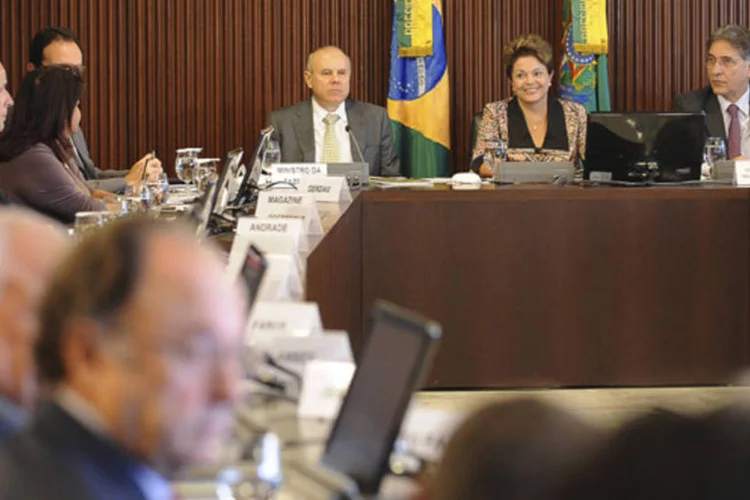 Além dos empresários, participam da reunião os ministros Guido Mantega, Fernando Pimentel, Gilberto Carvalho, e o presidente do BNDES, Luciano Coutinho (Wilson Dias/ABr)