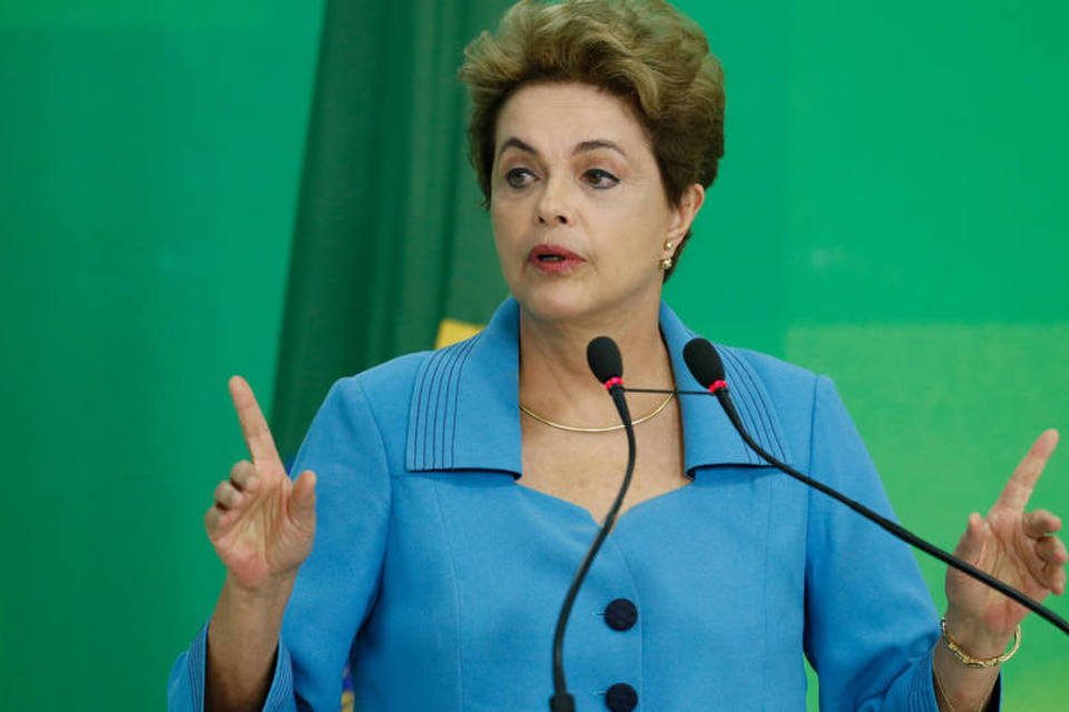 Dilma diz que fará governo de transição caso retorne