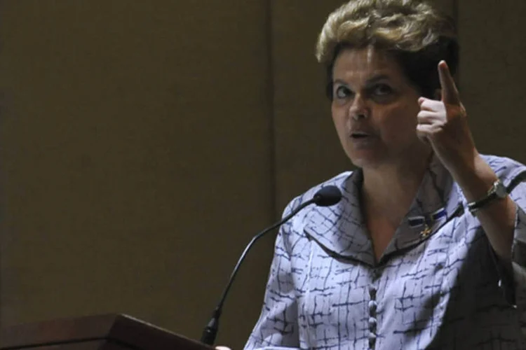 Dilma voltou a dizer que, diante da estabilidade macroeconômica do Brasil, não vê explicação para que os juros no país não sejam compatíveis com os mundiais (Antonio Cruz/ABr)