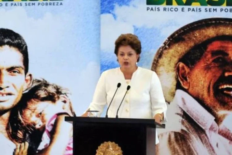 De acordo com a presidente, o governo pretende ainda apoiar a produção de 250 mil famílias de agricultores familiares extremamente pobres até 2014 (Antonio Cruz/ABr)