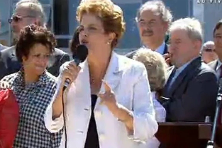 
	Dilma Rousseff: por cautela, ela preferiu deixar a viagem para amanh&atilde;, quando o tempo estiver mais firme
 (Reprodução/NBR)
