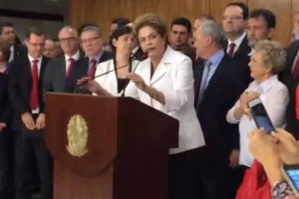 Dilma diz ser alvo de golpe e impeachment fraudulento