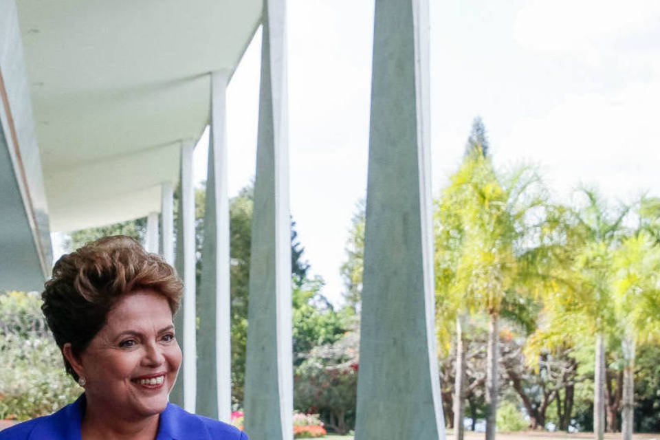 Temos hoje as menores taxas de juros reais, diz Dilma