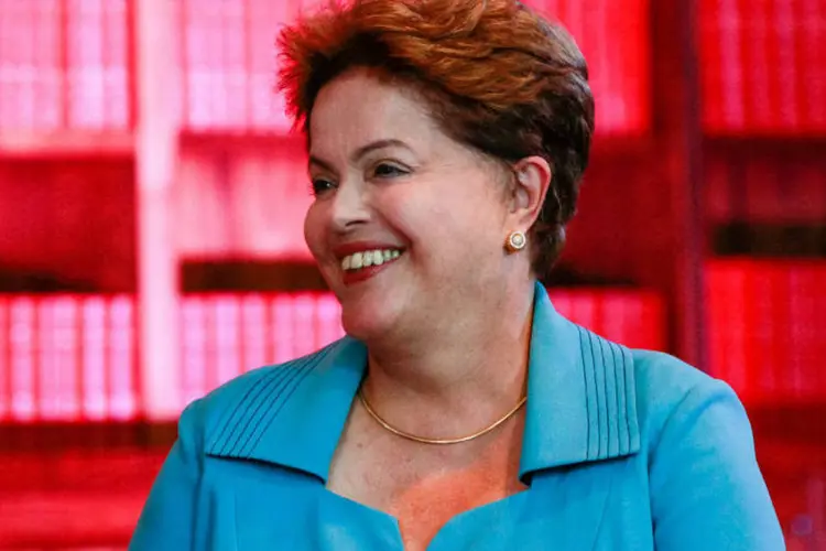 
	Dilma Rousseff: sorrindo, Dilma levantou o bra&ccedil;o e agradeceu
 (Ichiro Guerra/Dilma 13)