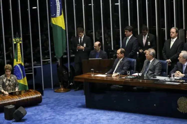
	Dilma: a senadora Vanessa Graziottin (PCdoB-AM) refor&ccedil;ou a tese do golpe depois de descer da tribuna e ouvir Dilma
 (Agência Brasil)