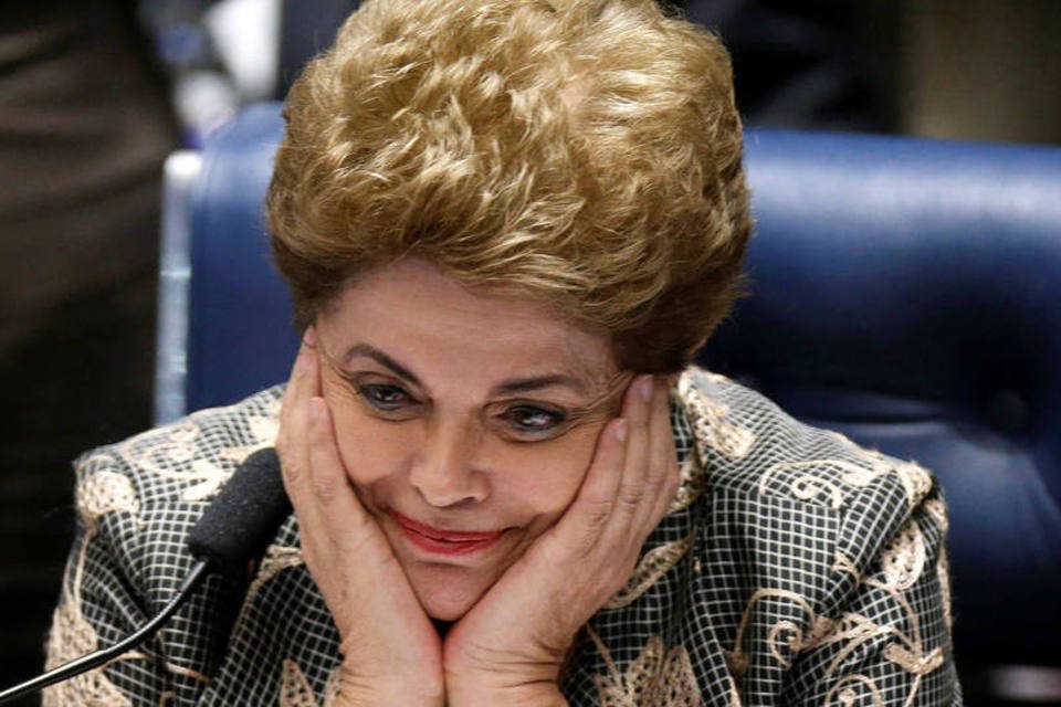 Dilma sai de cabeça erguida, diz Lindbergh Farias