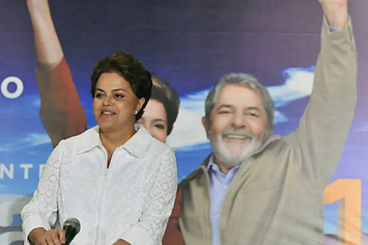 
	Dilma Rousseff e Lula: &nbsp;ideia &eacute; que, nos Estados onde n&atilde;o houver uni&atilde;o dos dois partidos em uma coaliz&atilde;o formal, peemedebistas possam recorrer &agrave; v&iacute;deos com ambos
 (Arquivo/AGÊNCIA BRASIL)