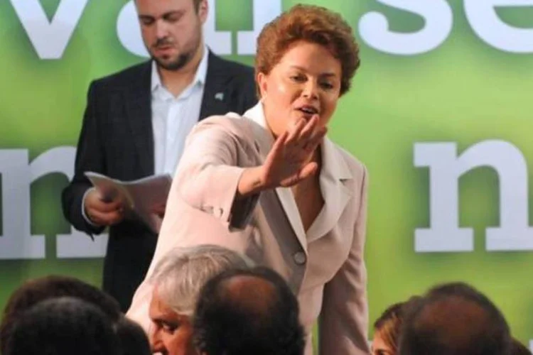 O aumento da receita no orçamento pode facilitar um aumento acima da inflação do salário mínimo no governo Dilma (Marcello Casal Jr/AGÊNCIA BRASIL)