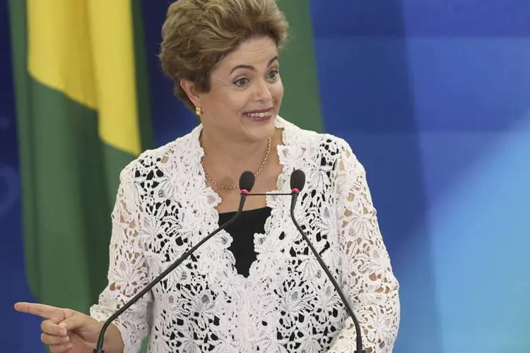 
	Dilma Rousseff: &quot;Essa desvaloriza&ccedil;&atilde;o cambial, at&eacute; porque nosso c&acirc;mbio estava sem sombra de d&uacute;vidas extremamente valorizado, vai implicar numa altera&ccedil;&atilde;o nas condi&ccedil;&otilde;es de substitui&ccedil;&atilde;o de importa&ccedil;&atilde;o&quot;
 (REUTERS/Adriano Machado)