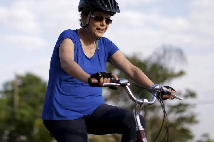 Dilma Rousseff pedala em Brasília (DF) - 24/09/2015 (REUTERS/Ueslei Marcelino)