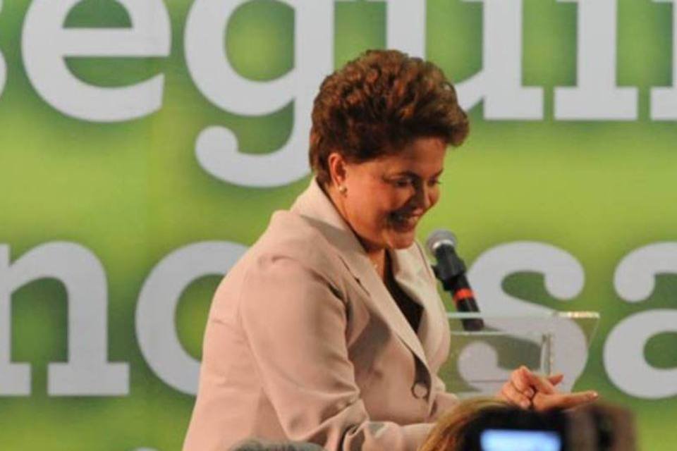 Dilma promete garantir liberdade de imprensa e religiosa