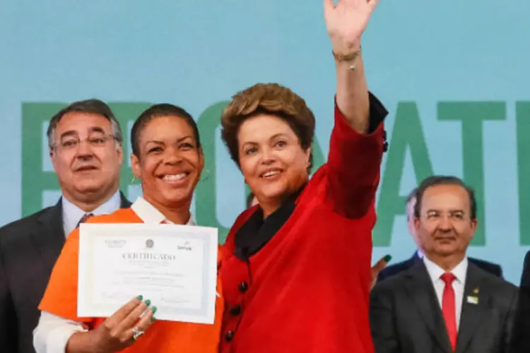 
	Dilma Rousseff, em formatura do Pronatec: mesmo com crise econ&ocirc;mica e dificuldades financeiras, o governo vai manter programas como Pronatec e Prouni
 (Roberto Stuckert Filho/Presidência da República)