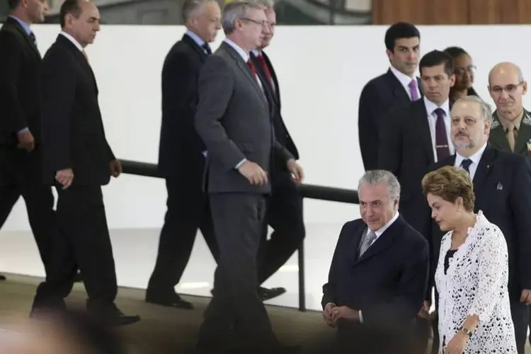 
	Dilma Rousseff, Michel Temer e ministros: toda a equipe deve pedir demiss&atilde;o em caso de impeachment, exceto Tombini, do BC, e Laser, do Esporte.
 (REUTERS/Adriano Machado)