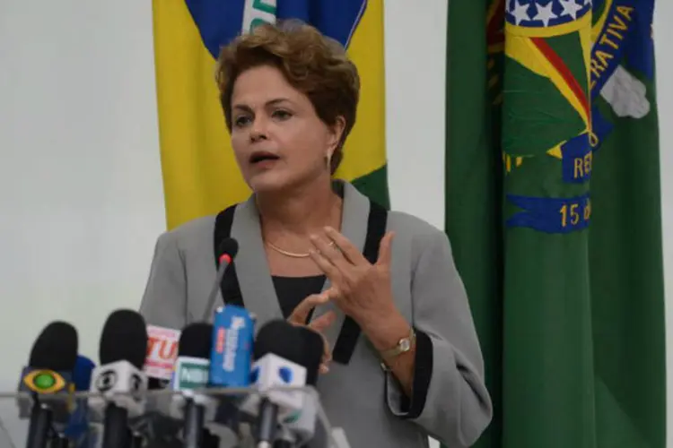 
	A presidente Dilma Rousseff: &quot;n&atilde;o se pode acreditar que a quest&atilde;o da viol&ecirc;ncia que atinge o jovem decorre da quest&atilde;o da maioridade ou da redu&ccedil;&atilde;o dessa&quot;
 (José Cruz/ABr)